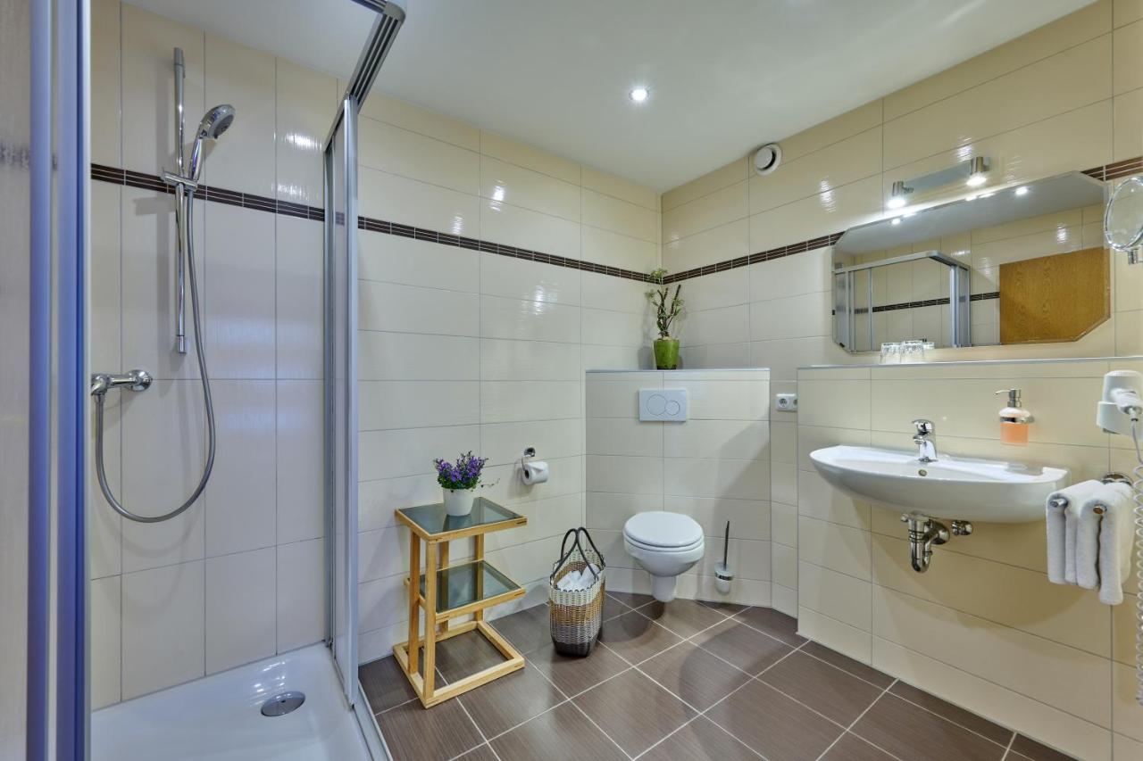 Hotel Restaurant Zum Goldenen Anker Mit Hallenbad & Wellnessbereich Windorf  Екстер'єр фото