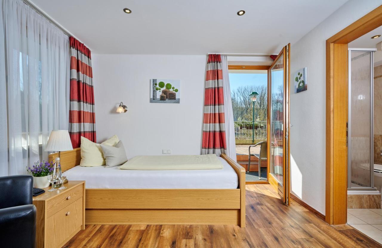 Hotel Restaurant Zum Goldenen Anker Mit Hallenbad & Wellnessbereich Windorf  Екстер'єр фото
