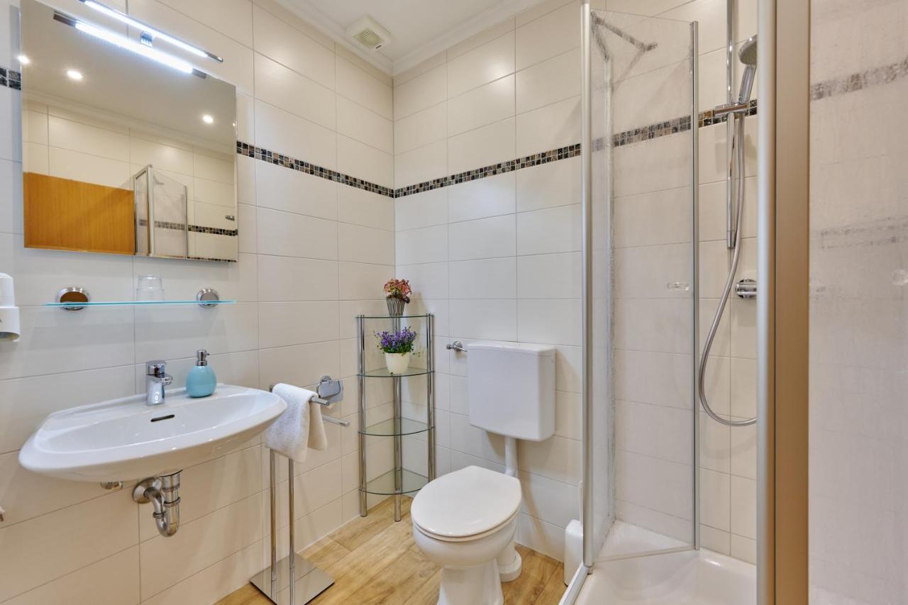 Hotel Restaurant Zum Goldenen Anker Mit Hallenbad & Wellnessbereich Windorf  Екстер'єр фото