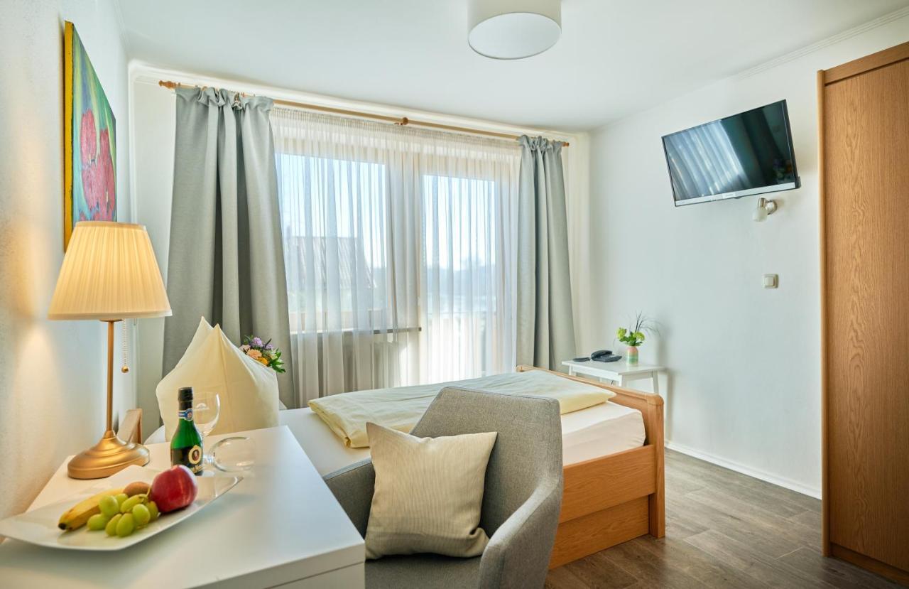Hotel Restaurant Zum Goldenen Anker Mit Hallenbad & Wellnessbereich Windorf  Екстер'єр фото
