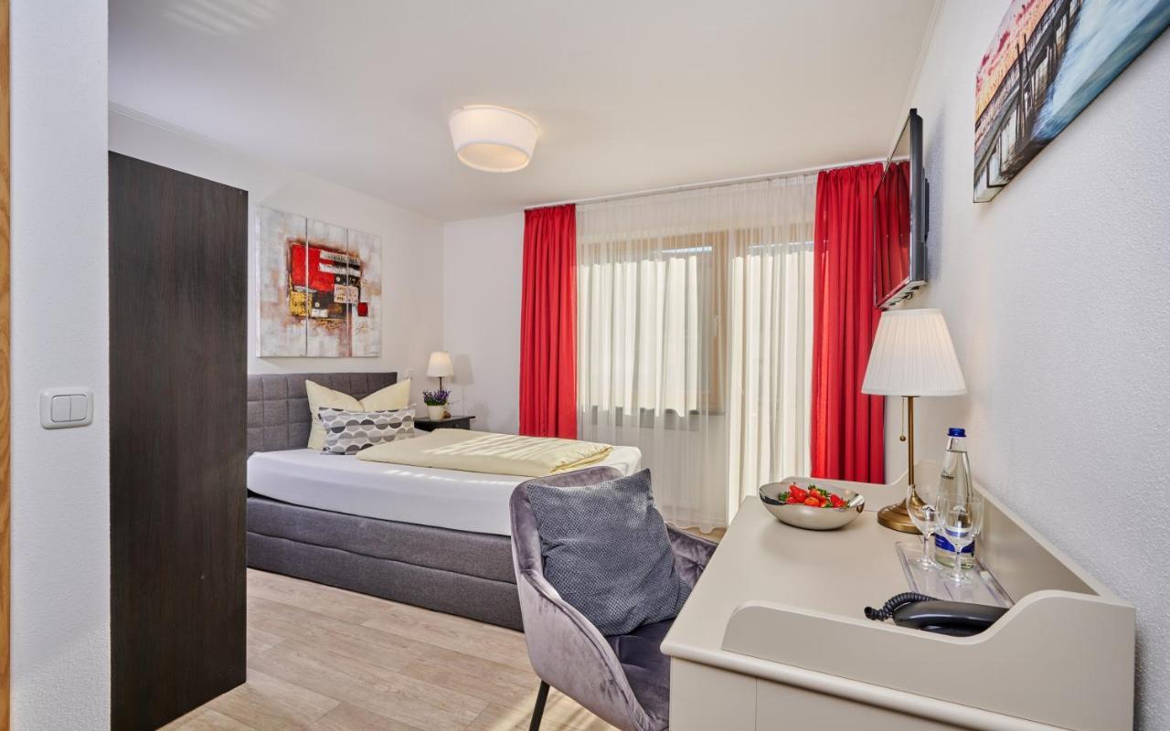 Hotel Restaurant Zum Goldenen Anker Mit Hallenbad & Wellnessbereich Windorf  Екстер'єр фото