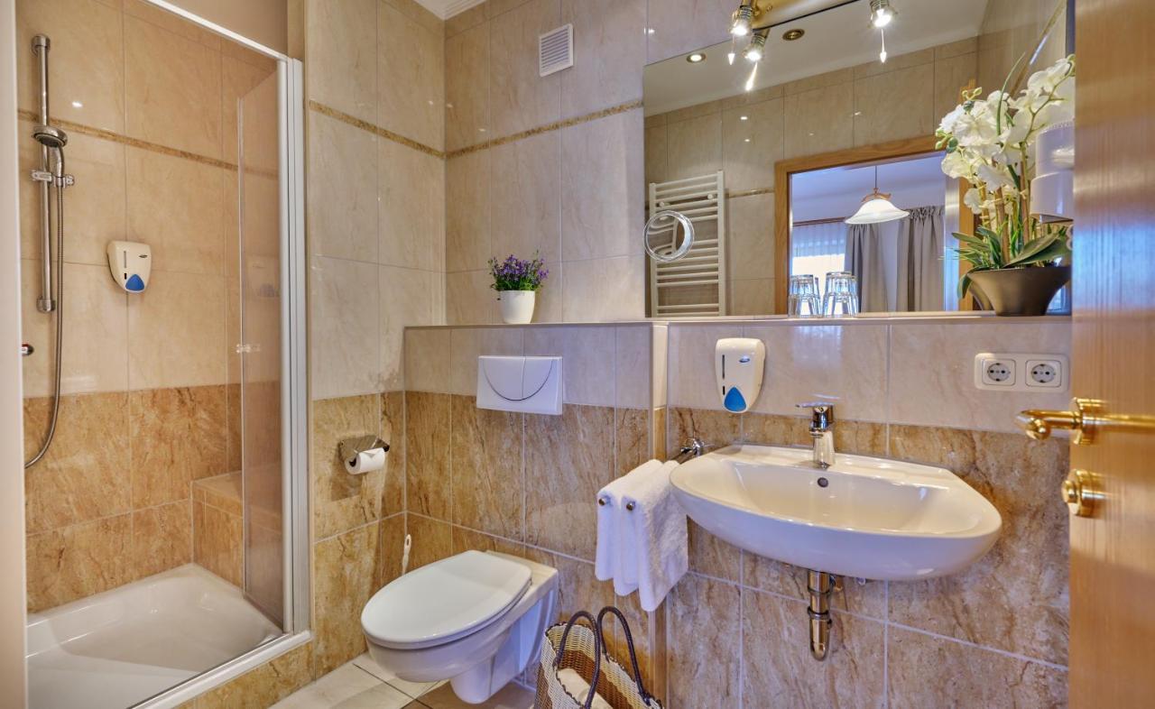 Hotel Restaurant Zum Goldenen Anker Mit Hallenbad & Wellnessbereich Windorf  Екстер'єр фото