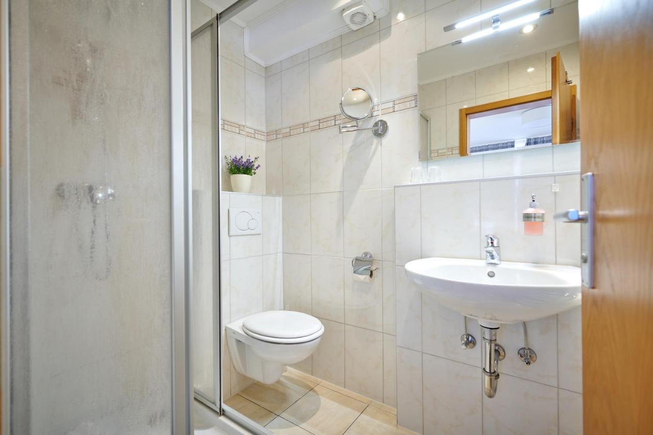 Hotel Restaurant Zum Goldenen Anker Mit Hallenbad & Wellnessbereich Windorf  Екстер'єр фото