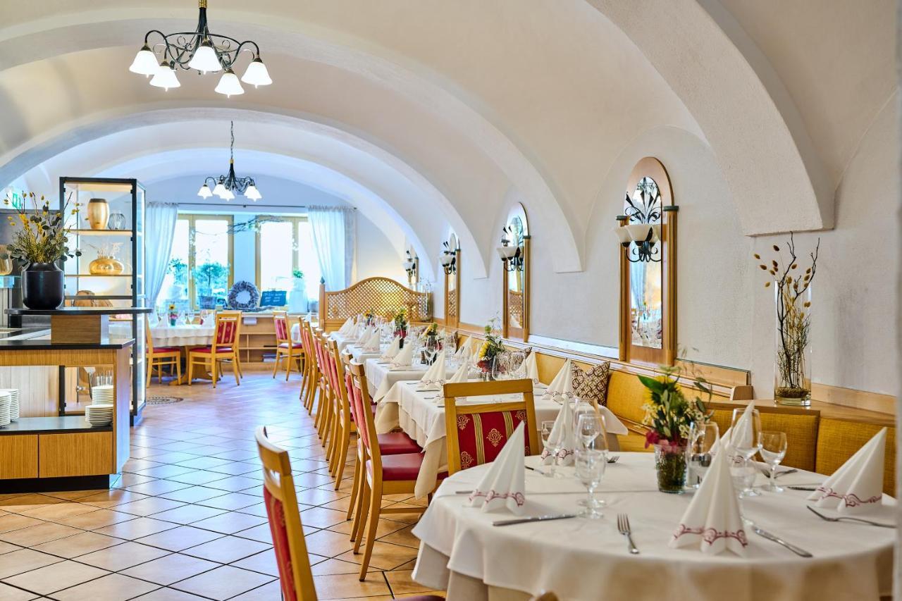Hotel Restaurant Zum Goldenen Anker Mit Hallenbad & Wellnessbereich Windorf  Екстер'єр фото