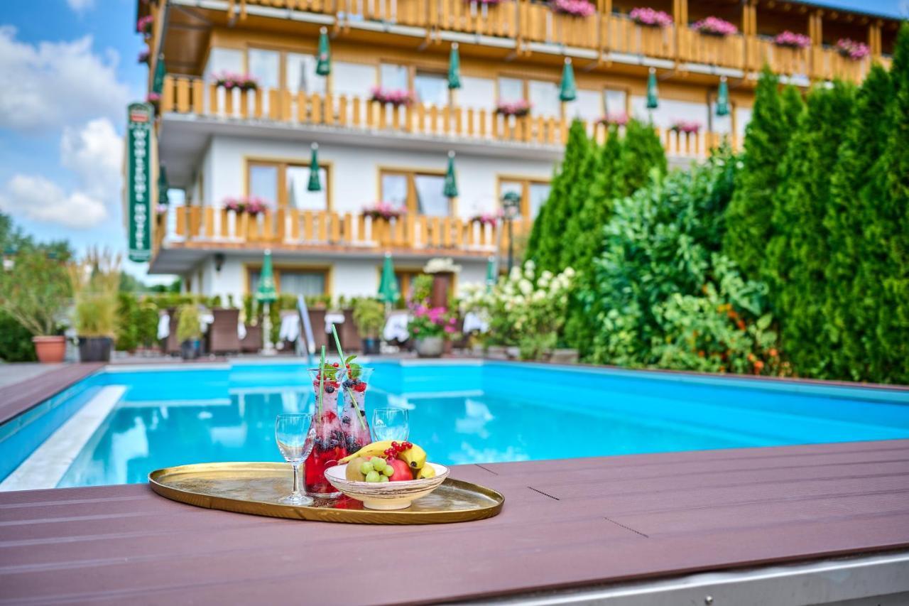 Hotel Restaurant Zum Goldenen Anker Mit Hallenbad & Wellnessbereich Windorf  Екстер'єр фото