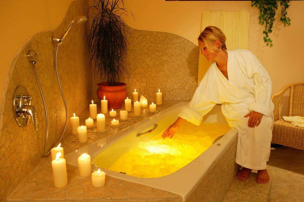 Hotel Restaurant Zum Goldenen Anker Mit Hallenbad & Wellnessbereich Windorf  Екстер'єр фото