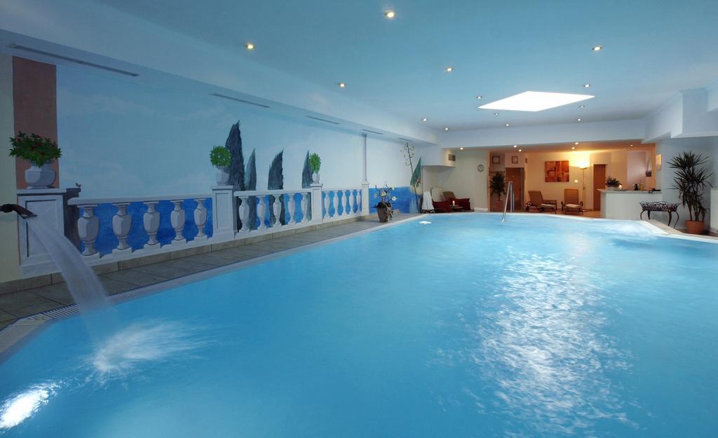 Hotel Restaurant Zum Goldenen Anker Mit Hallenbad & Wellnessbereich Windorf  Екстер'єр фото