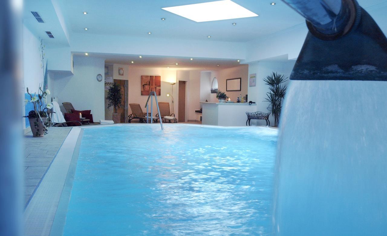 Hotel Restaurant Zum Goldenen Anker Mit Hallenbad & Wellnessbereich Windorf  Екстер'єр фото